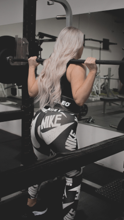 Woman performing a weigthed barbell squat